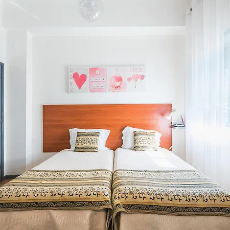 花园大道公寓 *